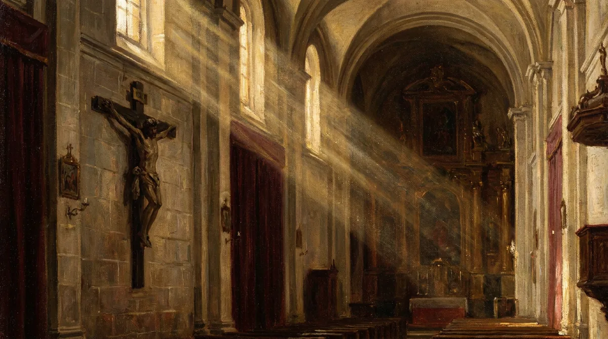 Interior de una iglesia antigua a media tarde, con haces de sol bajo cruzando la nave vacía e iluminando un crucifijo de madera oscura en una pared lateral